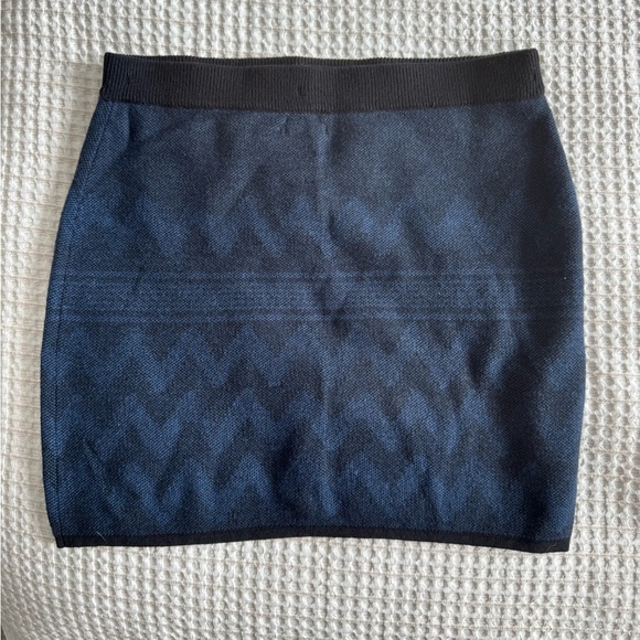 NWOT Mossimo Knit Skirt in Black and Blue - Picture 3 of 6